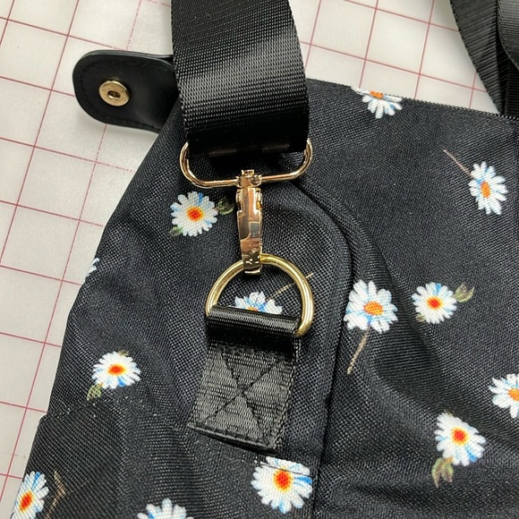 ALICE+OLIVIA Daisy Print Weekender Adjustable Strap Top Zip w Handle Duffle Bag - Picture 10 of 16